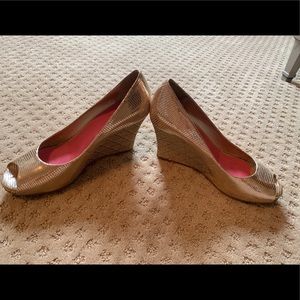 Lilly Pulitzer Gold Wedges SZ 9, great condition!